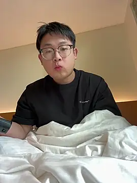 XZ031597 online show from December 8, 5:39 am