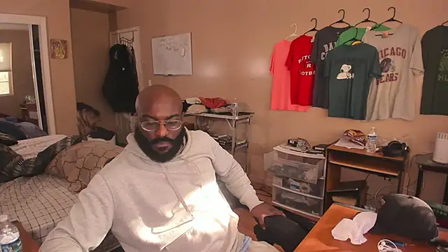 Snapshot of MrChuckDailyXXX chatting on October 21, 1:47 pm MrChuckDailyXXX online show from October 21, 1:47 pm