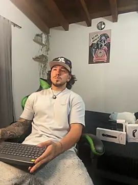 Valentino Xander online show from November 21, 11:37 pm