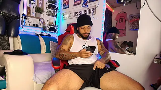 Leenar Key online show from March 30, 3:24 pm