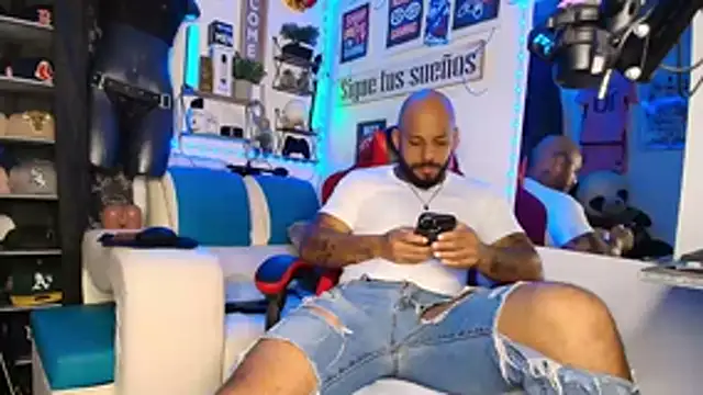 Leenar Key online show from March 17, 7:38 pm