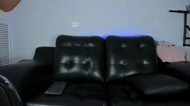 Snapshot of Rob_saenz_ chatting on February 27, 1:49 pm Rob saenz online show from February 27, 1:49 pm