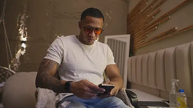 Logan Varela online show from March 29, 3:12 pm