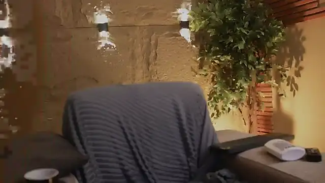 Logan Varela online show from November 11, 2:11 pm