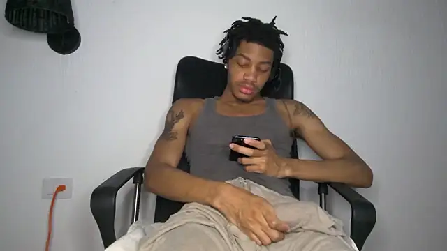 Skinnyblackman online show from June 18, 4:14 am