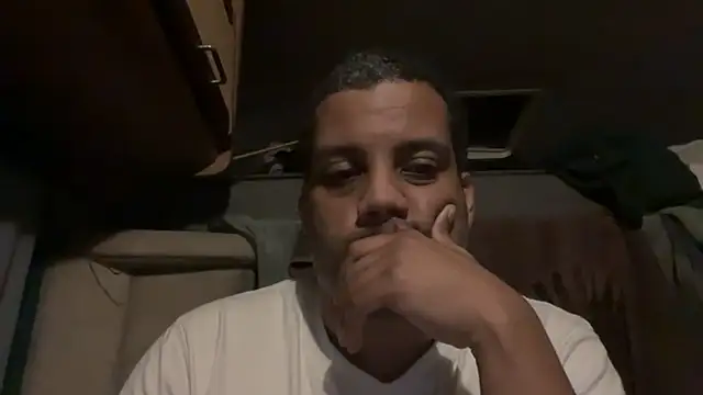 Snapshot of AbsolutMouuah chatting on October 10, 1:21 am AbsolutMouuah online show from October 10, 1:21 am