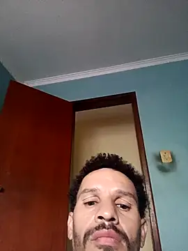 Snapshot of moisesdbiaz chatting on October 20, 4:11 pm moisesdbiaz online show from October 20, 4:11 pm