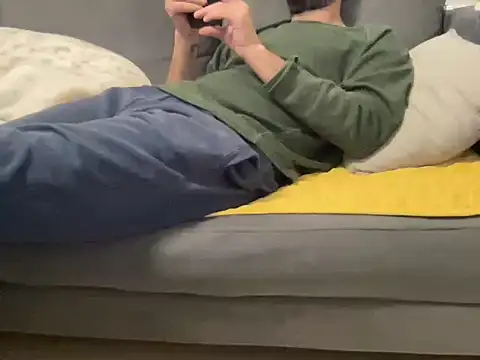 4small4inchlol online show from December 4, 11:45 pm