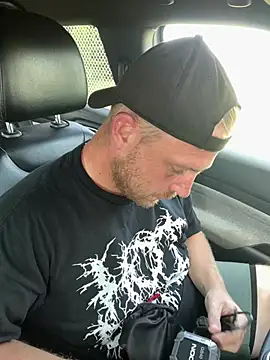 Mcpussypounder211 online show from July 24, 8:38 pm