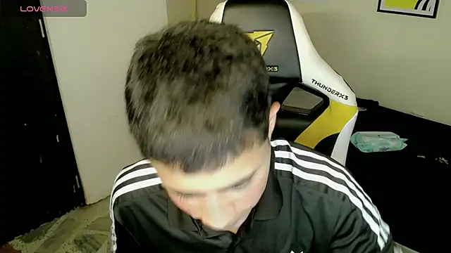 Snapshot of bby_santi chatting on October 1, 3:16 pm bby santi online show from October 1, 3:16 pm