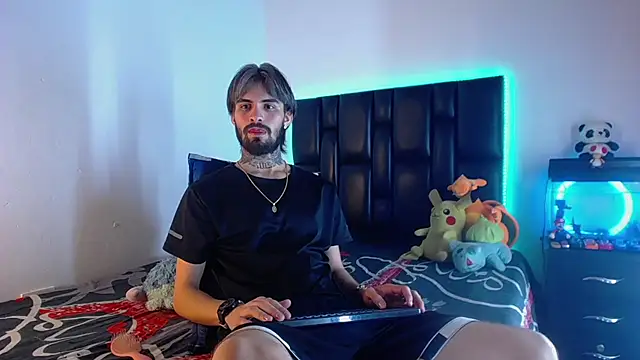 Brutal Sex Fucking online show from August 6, 11:44 pm