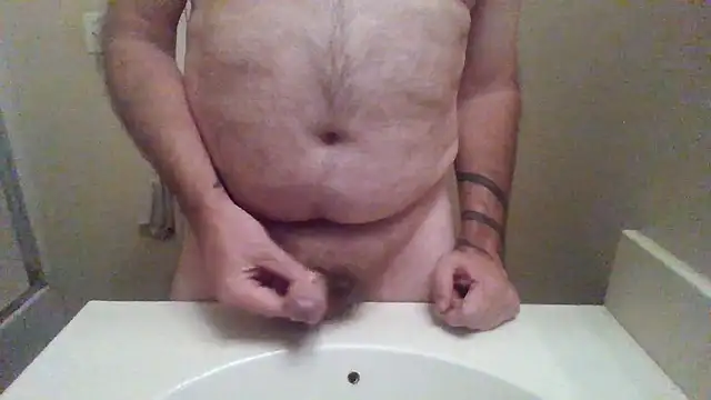 Snapshot of WatchinU82 chatting on October 26, 6:15 am WatchinU82 online show from October 26, 6:15 am