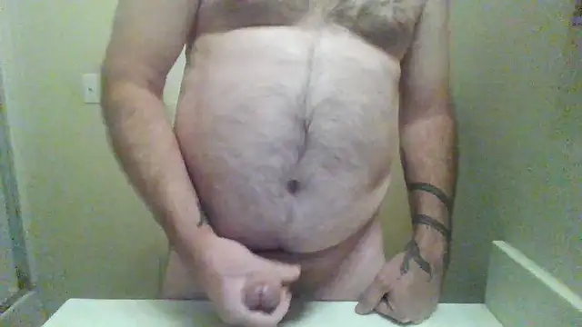 Snapshot of WatchinU82 chatting on October 9, 4:28 am WatchinU82 online show from October 9, 4:28 am