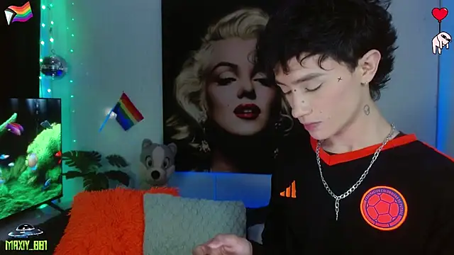 maxiy 001 online show from June 11, 11:25 pm