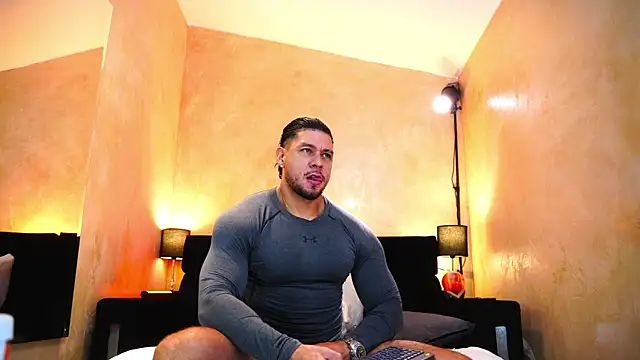 MassimoWalton2 online show from June 4, 1:28 pm