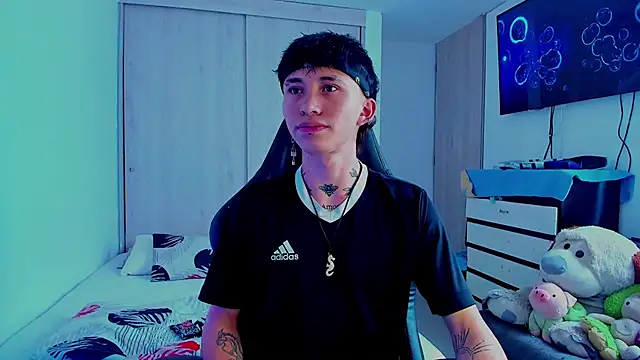 juniior 2311  online show from February 4, 8:04 pm