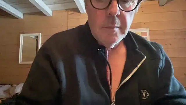 Snapshot of lelohop chatting on December 28, 8:37 am lelohop online show from December 28, 8:37 am