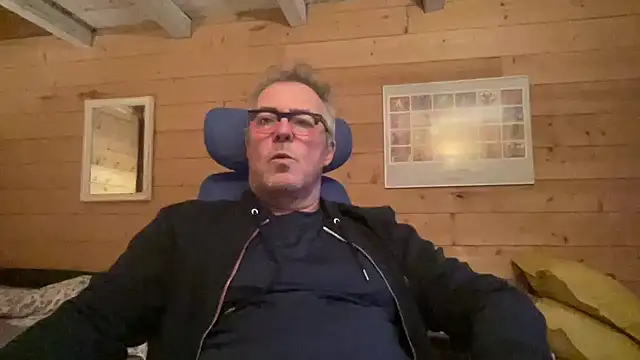 Snapshot of lelohop chatting on December 4, 7:06 am lelohop online show from December 4, 7:06 am