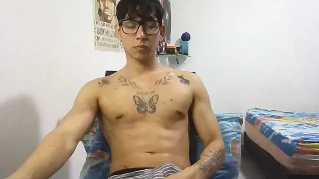 Dillom420 online show from February 26, 4:47 am