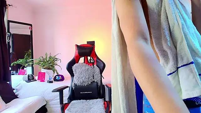 Snapshot of twink_sebas_ chatting on October 11, 7:07 pm twink sebas online show from October 11, 7:07 pm