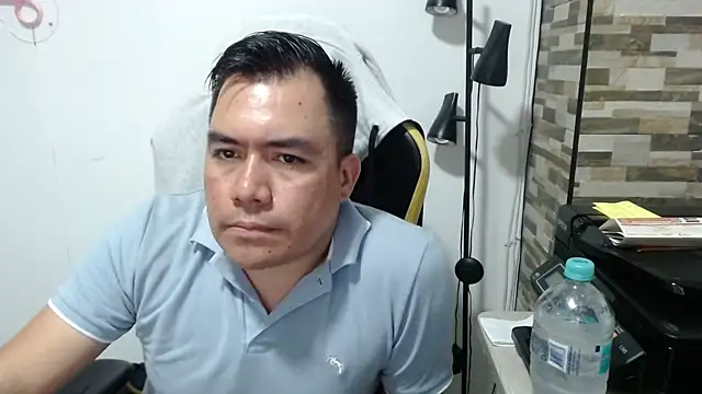 Jhonatan Morales S online show from July 18, 11:43 pm