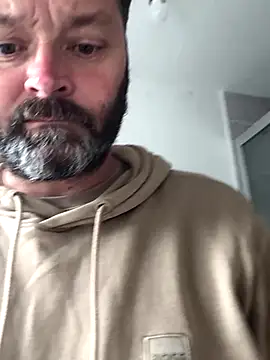 Snapshot of TallBoy2810 chatting on October 22, 10:41 am TallBoy2810 online show from October 22, 10:41 am