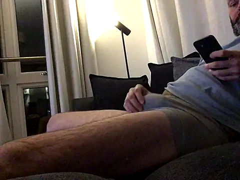 Snapshot of TallBoy2810 chatting on October 23, 10:35 pm TallBoy2810 online show from October 23, 10:35 pm