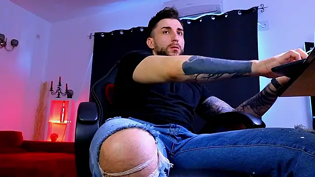 MightyAaron66 online show from February 26, 1:23 pm