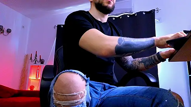 MightyAaron66 online show from March 22, 8:30 am