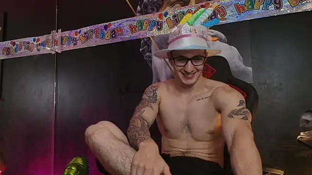 JacksonOlsenn online show from October 24, 9:38 pm