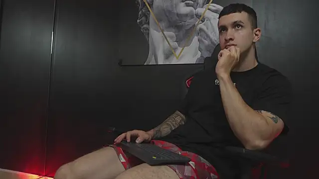 JacksonOlsenn online show from November 29, 9:06 pm