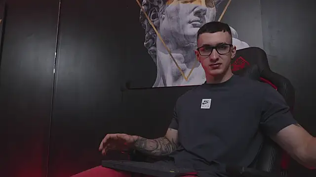 JacksonOlsenn online show from November 19, 11:04 pm