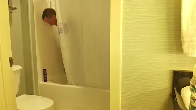 overaveragefreak4you online show from April 17, 12:35 am