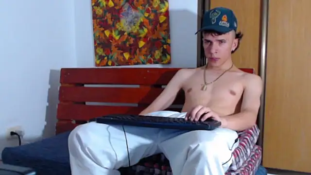 Snapshot of Keeny16 chatting on January 17, 9:43 pm Keeny16 online show from January 17, 9:43 pm