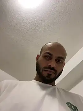 islandvybee55 online show from December 14, 12:55 am