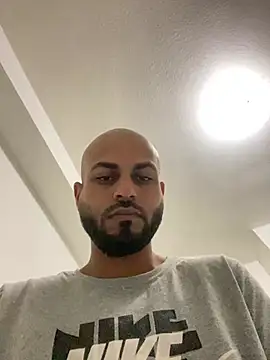 islandvybee55 online show from February 14, 7:17 am