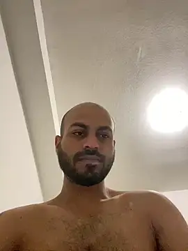 islandvybee55 online show from December 16, 8:20 am