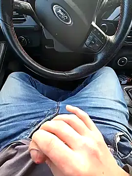 Snapshot of Titanhoott chatting on January 11, 11:12 am Titanhoott online show from January 11, 11:12 am