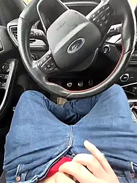 Snapshot of Titanhoott chatting on January 27, 11:11 am Titanhoott online show from January 27, 11:11 am