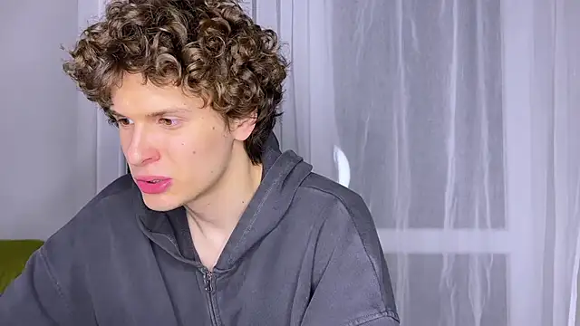 alyx garden online show from April 4, 6:38 pm