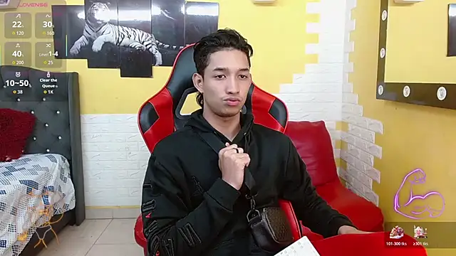 jose sexycumm online show from December 18, 7:32 pm