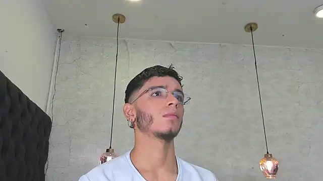 Ian Castillo  online show from February 11, 11:21 am