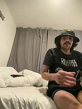 wolfwhite95 online show from November 10, 12:04 am