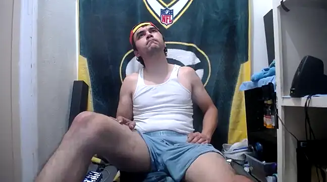 Snapshot of Apeezy14 chatting on December 7, 12:09 am Apeezy14 online show from December 7, 12:09 am