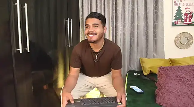 thiagowes online show from December 12, 11:25 pm