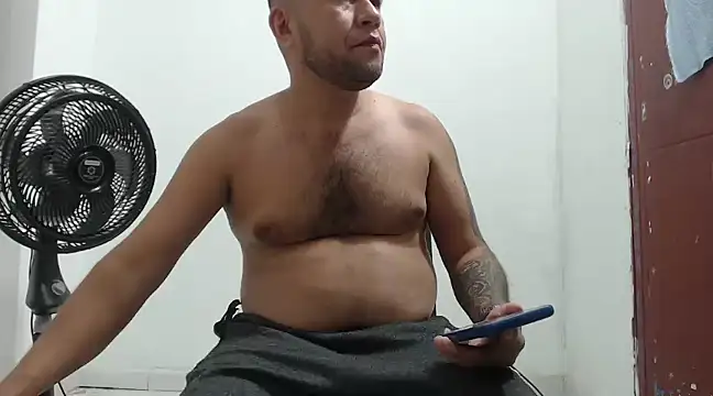 Snapshot of very2_sexy chatting on January 18, 1:45 am very2 sexy online show from January 18, 1:45 am