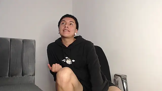 alex-lover online show from December 19, 12:18 am