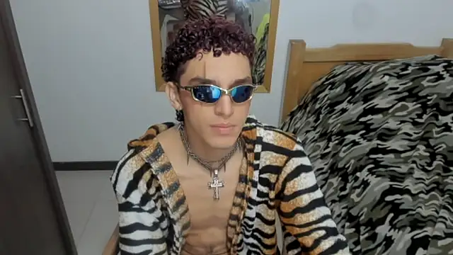 skinnypipe online show from October 20, 11:47 am