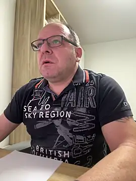 coupleLatinaLovers online show from February 6, 6:43 am