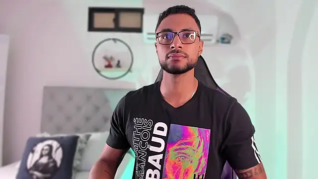 LiamGarcia1 online show from December 18, 12:40 pm